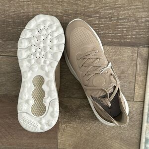 NWT GEOX Women’s size  8 Spherica Actif sneaker